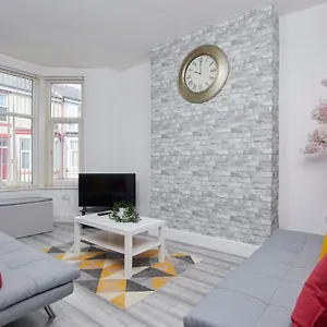 Apartment Stylish Gem - Great Location!, Blackpool