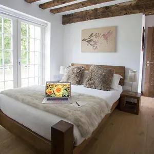https://bury-lodge.cambridgehotelsuk.com