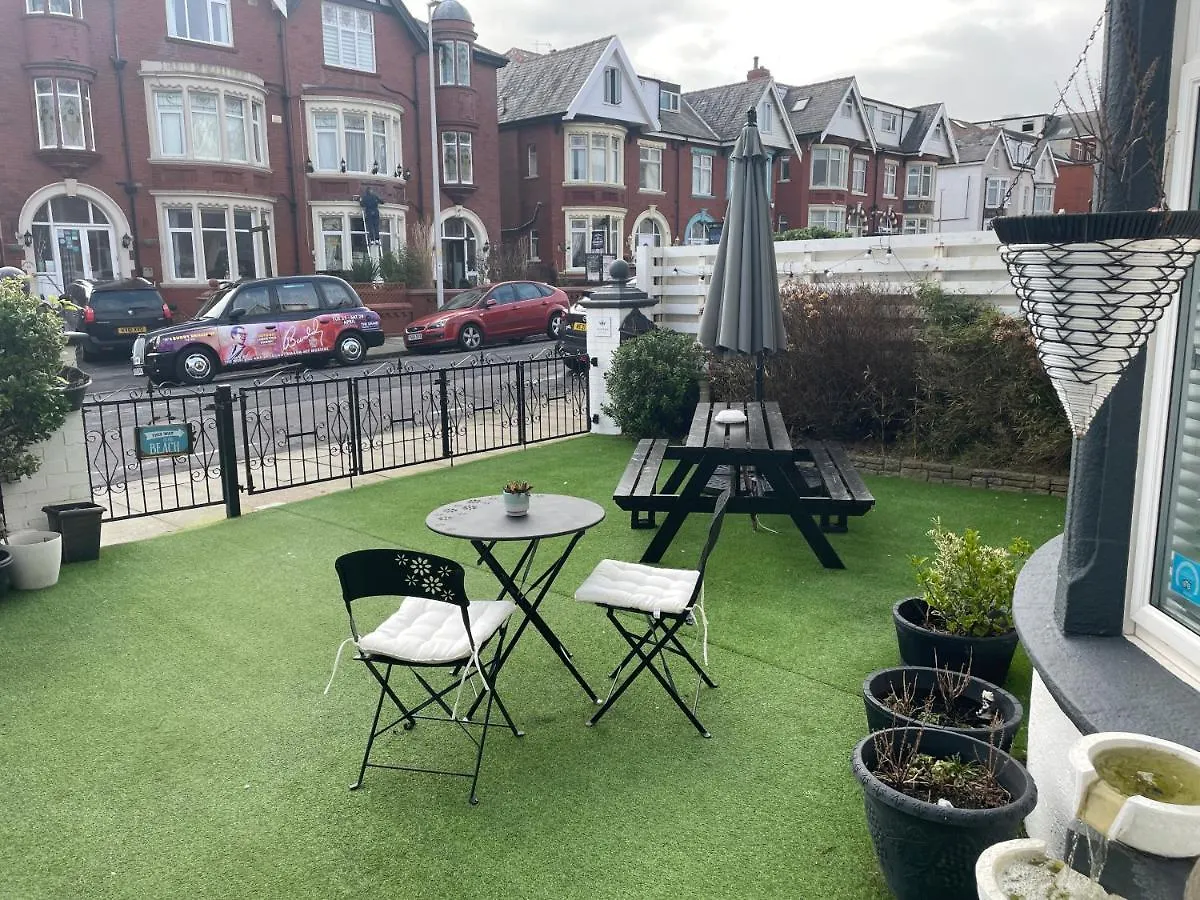 North Crest Bed & Breakfast Blackpool