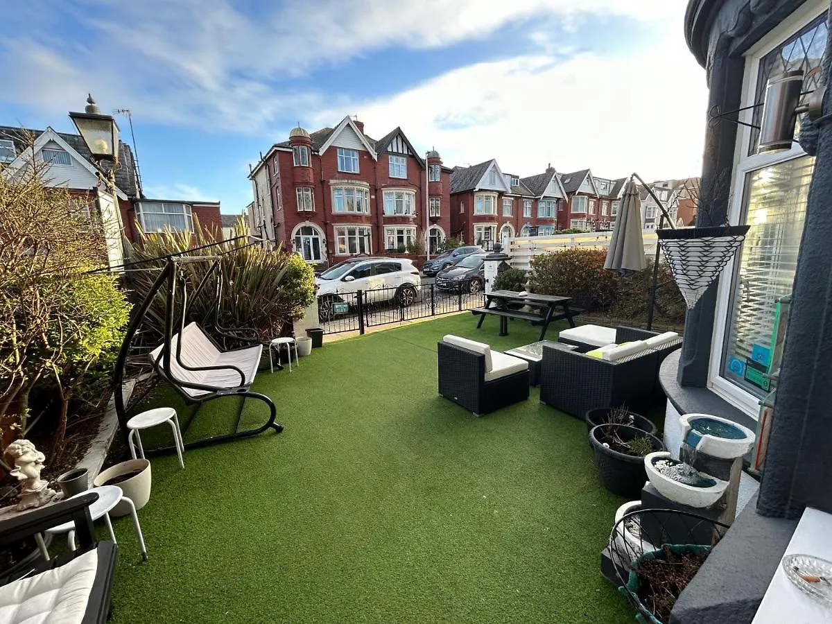 North Crest Bed & Breakfast Blackpool