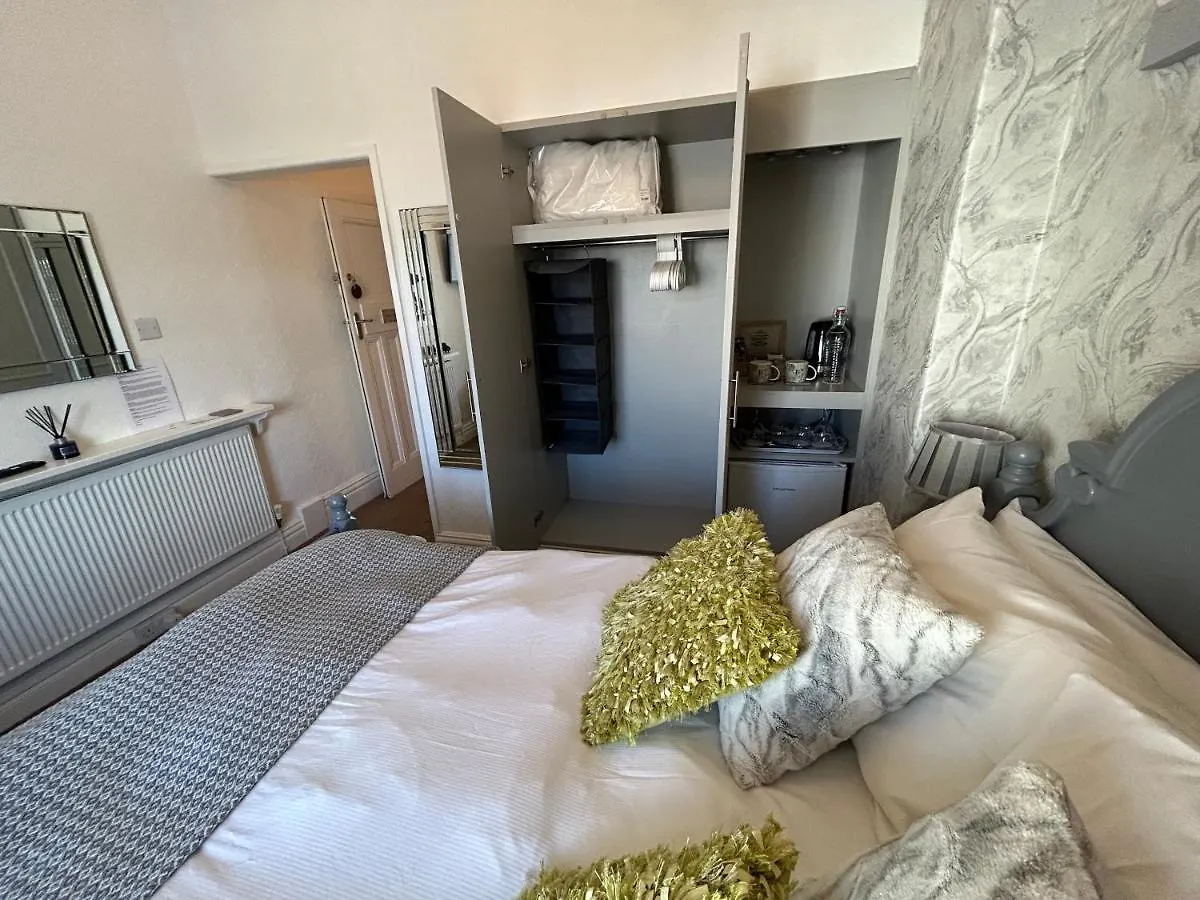 North Crest Bed & Breakfast Blackpool