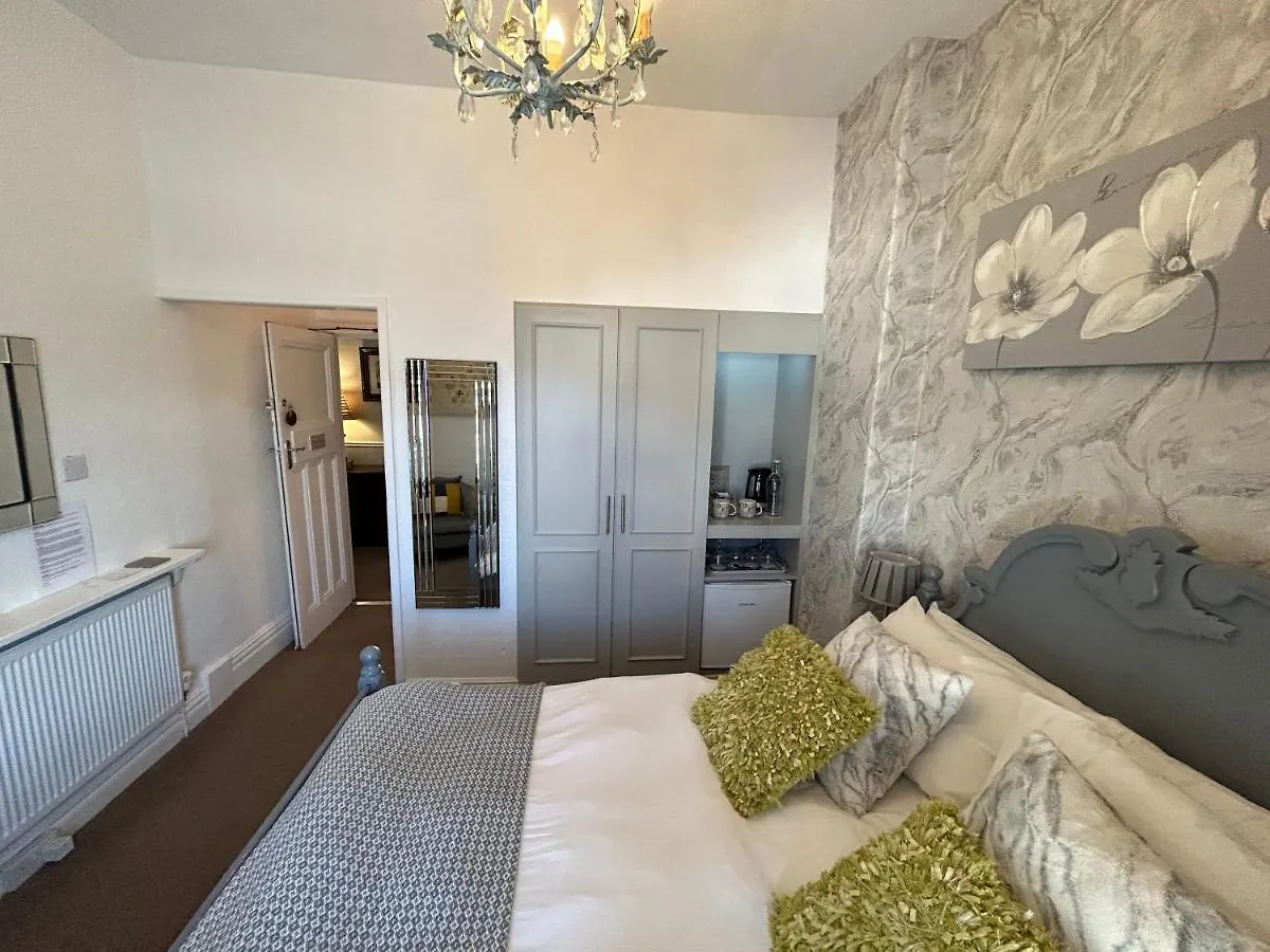North Crest Bed & Breakfast Blackpool
