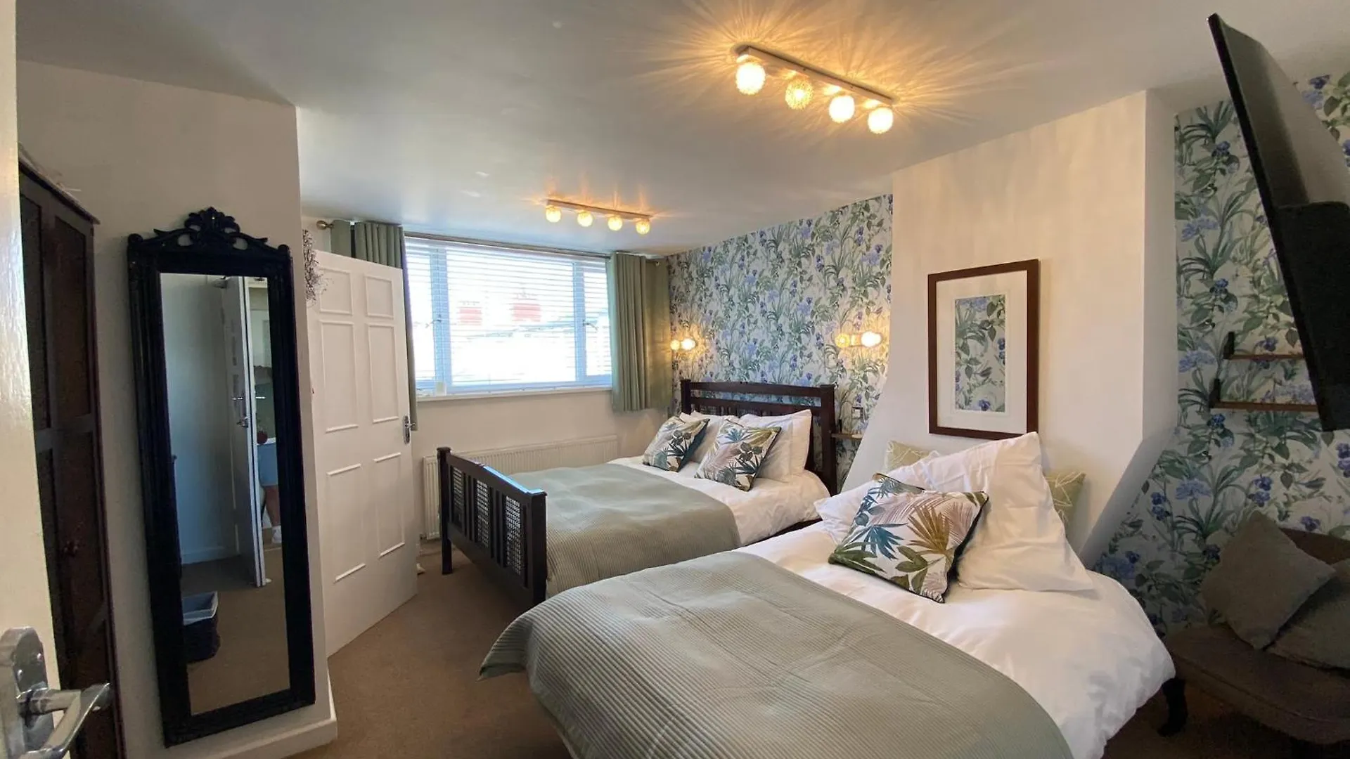 North Crest Bed & Breakfast Blackpool