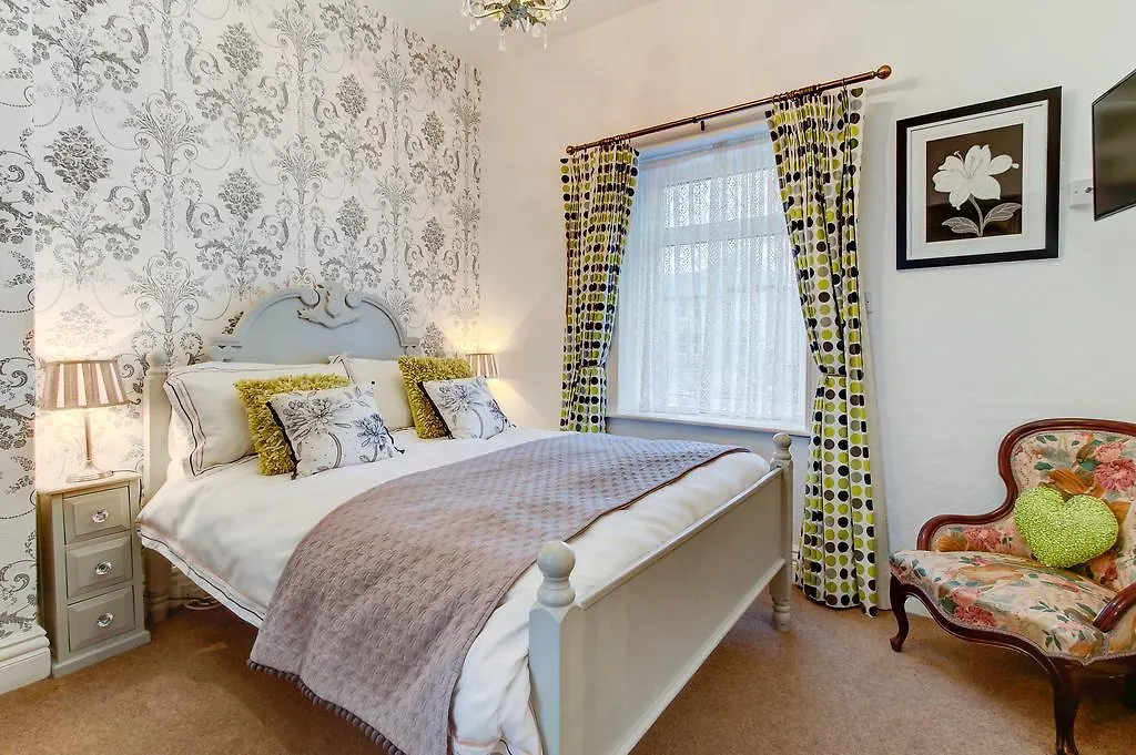 North Crest Bed & Breakfast Blackpool