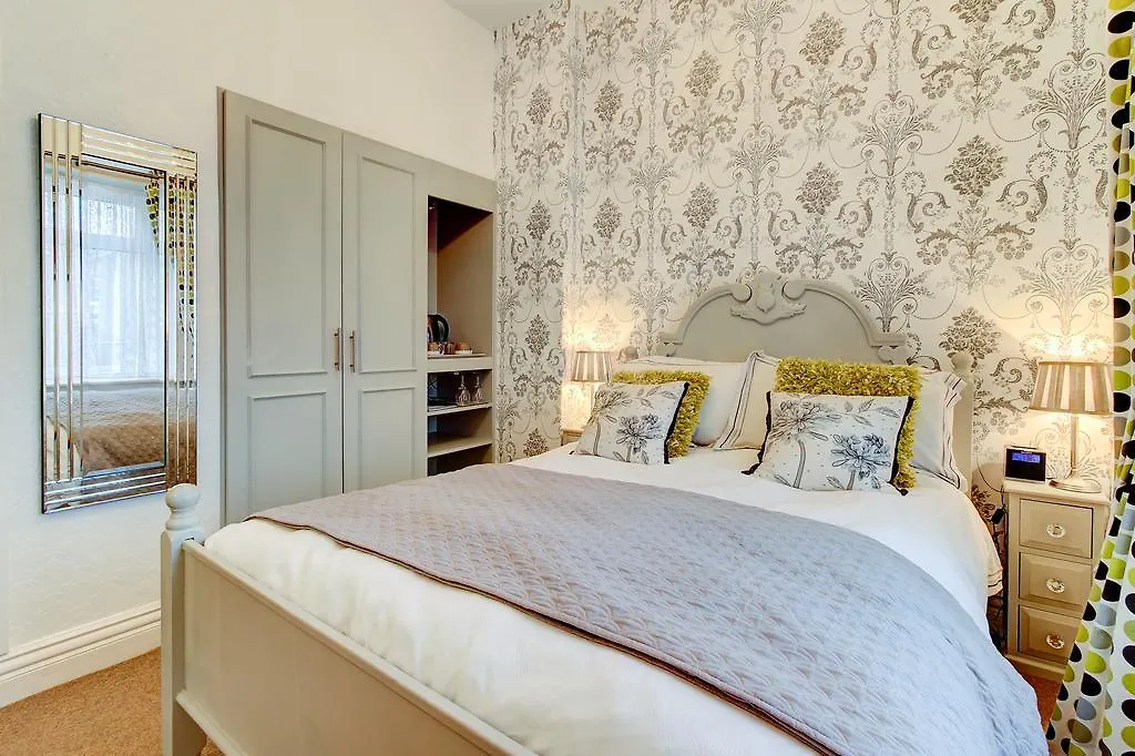 North Crest Bed & Breakfast Blackpool 4*,  United Kingdom